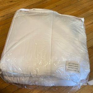 Dorm ADC Comforter.   Twin XL. White. New.
